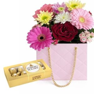 SAC ROSE FLEURI AVEC CHOCOLAT FERRERO 8 pièces ROCHER