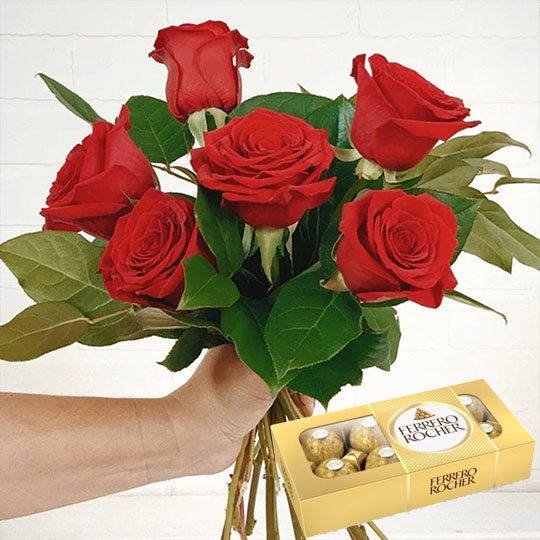 Bouquet de 6 roses rouges avec chocolats 8 pièces